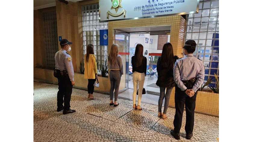 女性打扮街頭拉客滋擾途人  四泰仔疑賣淫被拘查     