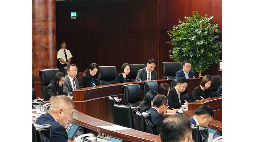修改私框私校通則細則性通過    