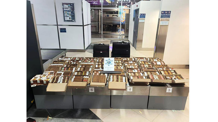 與港海關情報互通  海關機場連截三走私雪茄案    